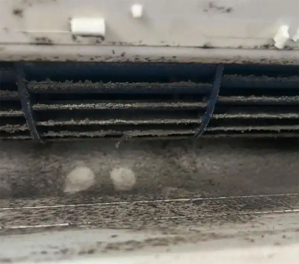 柯坪空调吹的风有股烧焦味是怎么回事